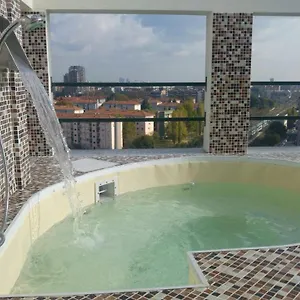 - Doppia Con Bagno Privato In Stupendo Attico Con Vista Mozzafiato Milano